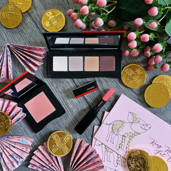 52歲陳慧琳突然剪八字胎毛瀏海！全新髮型現身南京！網民驚訝：發生咩事？ 