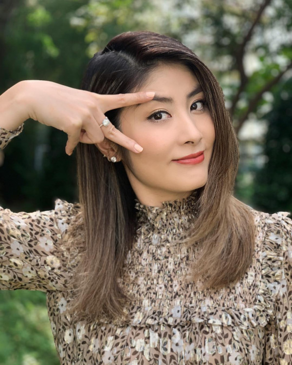 53歲陳慧琳老公劉建浩近照罕有曝光！單拖行商場竟被認出惹驚訝：很低調的路人
