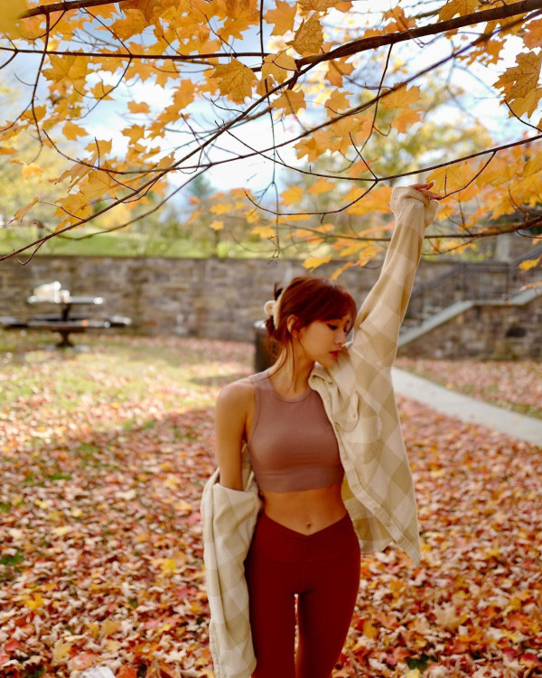 DaDa陳靜透視蕾絲晒34E上圍震撼巴黎！俯拍魔鬼身材變胸壓噴血現場