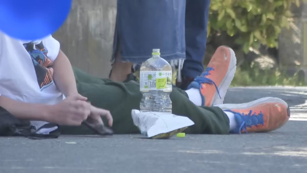 河口湖LAWSON前布幕突然拆除！原因公開獲日本人及遊客支持 