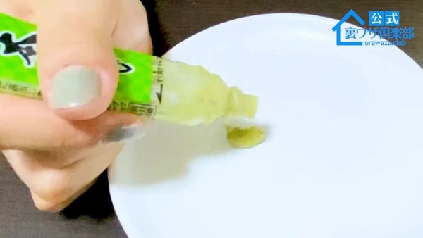 同樣手法對Wasabi、沙律醬以至牙膏都一樣適用。（影片截圖）