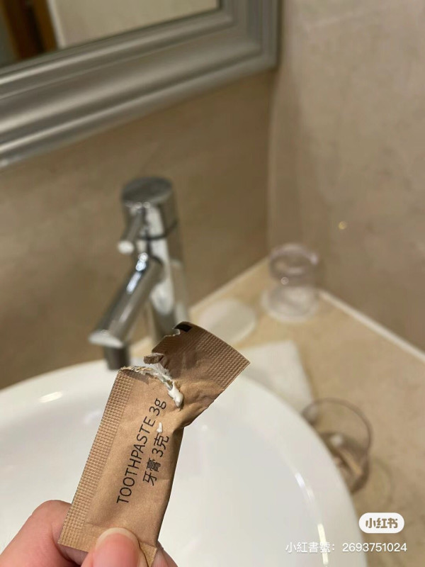 走塑新法例｜香港酒店驚見「茄汁包裝」牙膏  旅客呻難用超唔衛生：好嘔心！ 