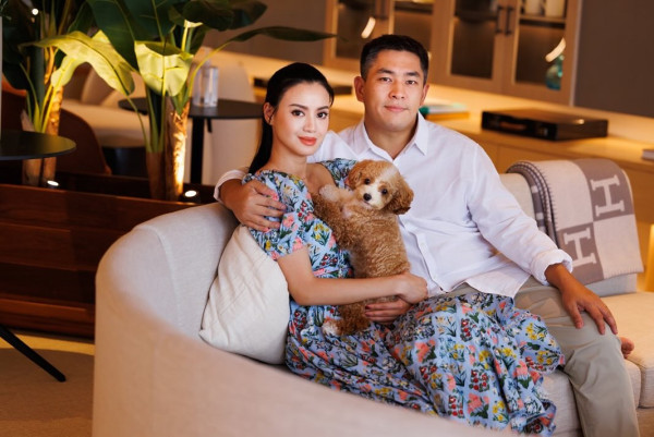 賭王前新抱坐私人飛機睇極光 去芬蘭帶14箱行李裝爆兩車