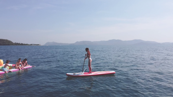 怪宿宿|TVB小花三點式泳衣福利逐格睇!豪住遊艇酒店︰港姐感覺返晒嚟