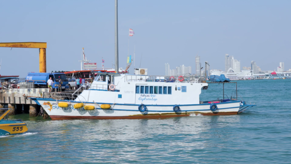 怪宿宿|TVB小花三點式泳衣福利逐格睇!豪住遊艇酒店︰港姐感覺返晒嚟