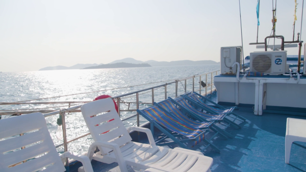 怪宿宿|TVB小花三點式泳衣福利逐格睇!豪住遊艇酒店︰港姐感覺返晒嚟