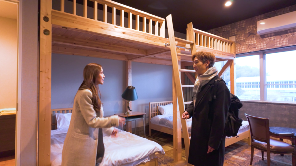 怪宿宿|TVB小花三點式泳衣福利逐格睇!豪住遊艇酒店︰港姐感覺返晒嚟