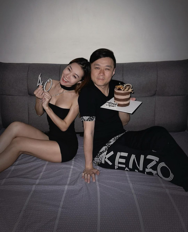 黃心妙夏日遊布吉曬火辣泳照 銀色戰衣上陣挑戰性感尺度 