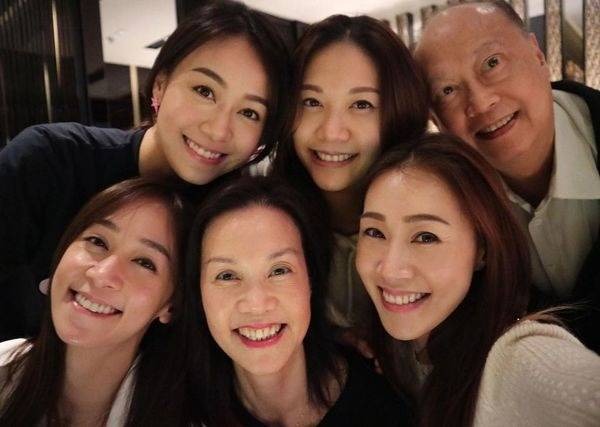 黃心妙夏日遊布吉曬火辣泳照 銀色戰衣上陣挑戰性感尺度 