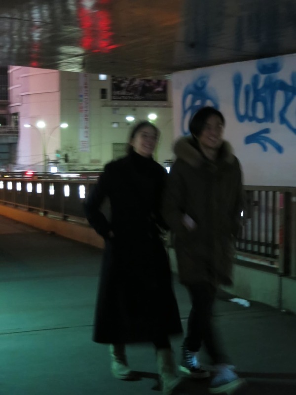 鄭伊健夫妻東京行Dior被捕獲 蒙嘉慧真實狀態曝光獲讚有氣質 