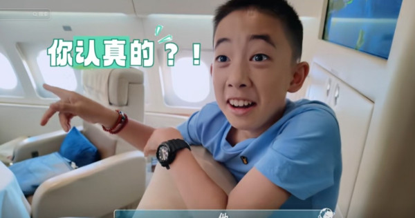 陳小春攜妻兒搭私人飛機飛澳門 Jasper答唔出一問題 應采兒：好丟臉 