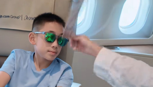 陳小春攜妻兒搭私人飛機飛澳門 Jasper答唔出一問題 應采兒：好丟臉 