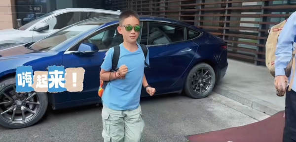 陳小春攜妻兒搭私人飛機飛澳門 Jasper答唔出一問題 應采兒：好丟臉 