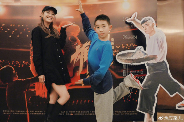 陳小春攜妻兒搭私人飛機飛澳門 Jasper答唔出一問題 應采兒：好丟臉 