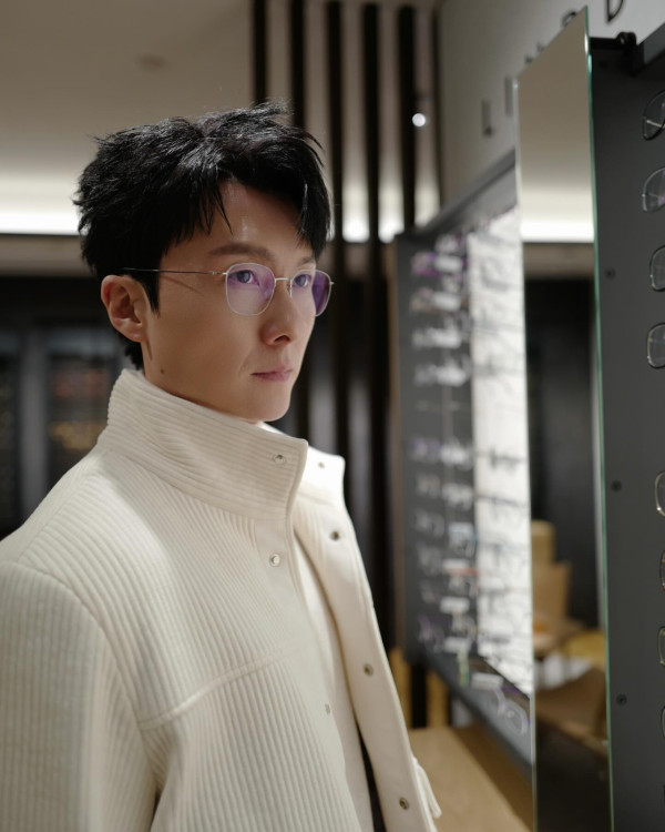 向佐繼續發展女裝經濟 帶貨賣出過千萬 網民：求老婆心理陰影面積 