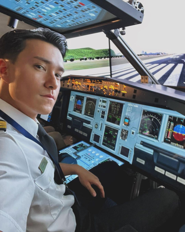 TVB小生再扮機長拍廣告有型有款 曾被讚有潛質做機師：撈唔掂演員會試 