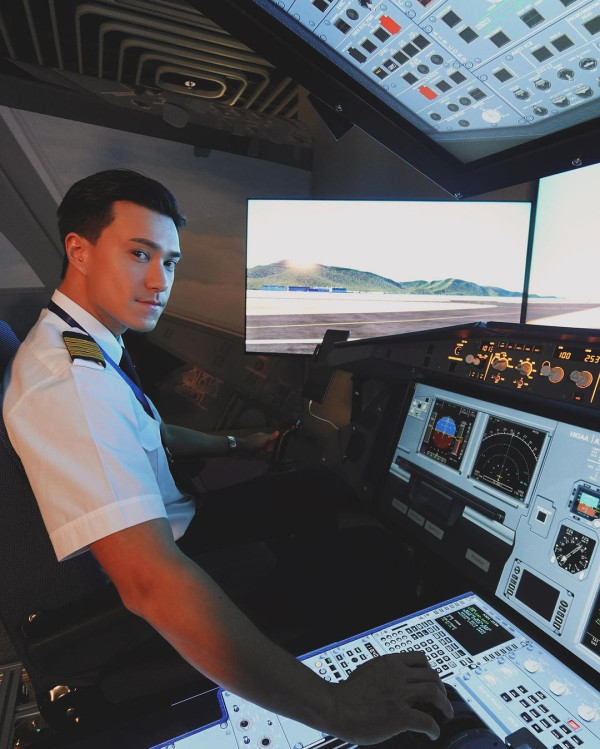 TVB小生再扮機長拍廣告有型有款 曾被讚有潛質做機師：撈唔掂演員會試 