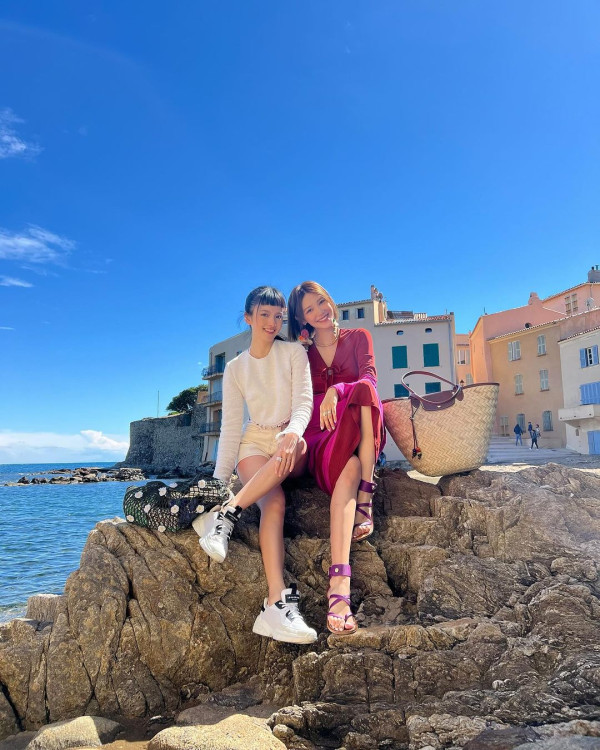 倪晨曦佗B遊法國自爆重咗○○KG「最美孕婦」第三胎下月出世 