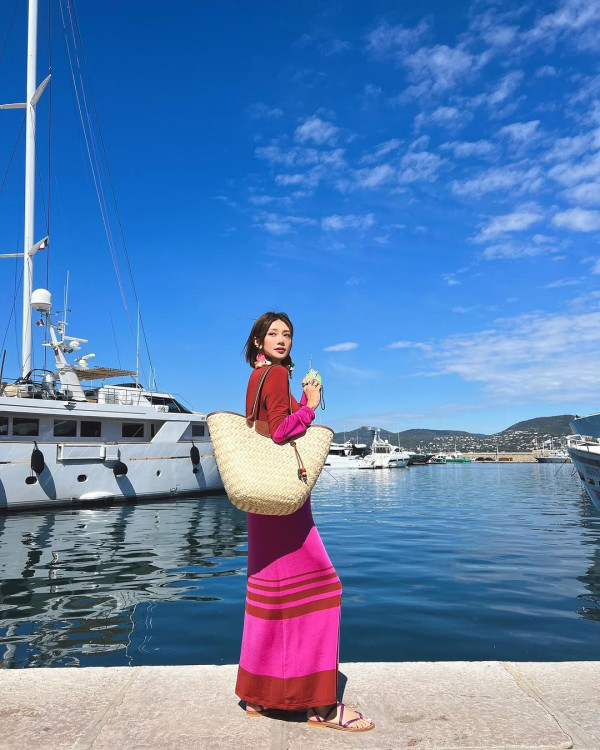 倪晨曦佗B遊法國自爆重咗○○KG「最美孕婦」第三胎下月出世 