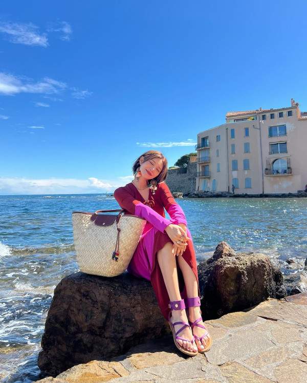 倪晨曦佗B遊法國自爆重咗○○KG「最美孕婦」第三胎下月出世 