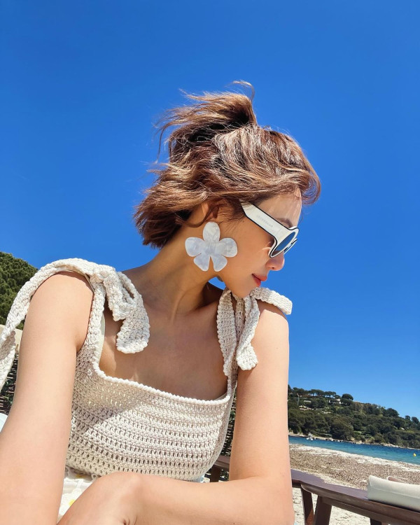 倪晨曦佗B遊法國自爆重咗○○KG「最美孕婦」第三胎下月出世 