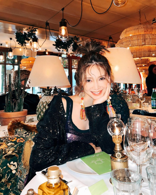 倪晨曦佗B遊法國自爆重咗○○KG「最美孕婦」第三胎下月出世 