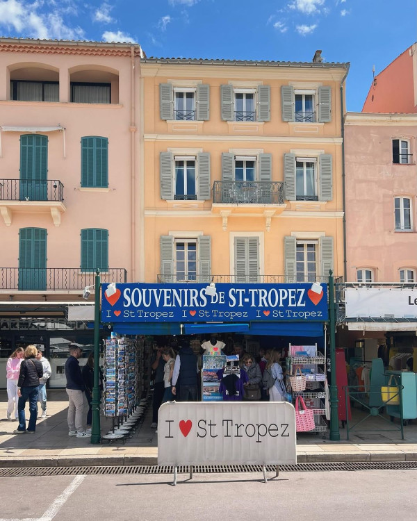 倪晨曦佗B遊法國自爆重咗○○KG「最美孕婦」第三胎下月出世 