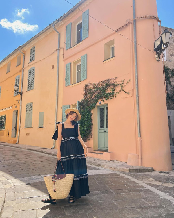 倪晨曦佗B遊法國自爆重咗○○KG「最美孕婦」第三胎下月出世 