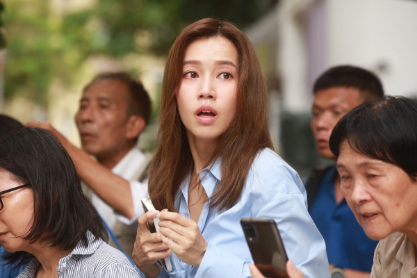 傅嘉莉廈門旅行 品嚐蟲蟲美食「土筍凍」面不改容 網民大讚：女漢子！ 