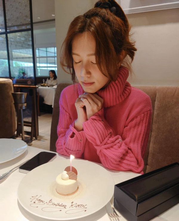 傅嘉莉廈門旅行 品嚐蟲蟲美食「土筍凍」面不改容 網民大讚：女漢子！ 