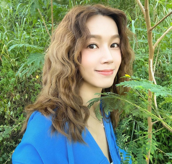 傅嘉莉廈門旅行 品嚐蟲蟲美食「土筍凍」面不改容 網民大讚：女漢子！ 