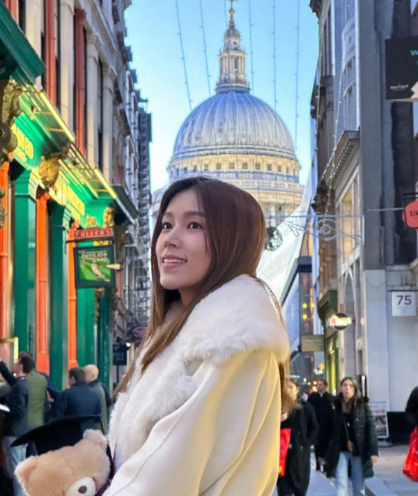 傅嘉莉廈門旅行 品嚐蟲蟲美食「土筍凍」面不改容 網民大讚：女漢子！ 