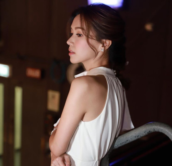 傅嘉莉廈門旅行 品嚐蟲蟲美食「土筍凍」面不改容 網民大讚：女漢子！ 