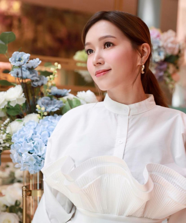 傅嘉莉廈門旅行 品嚐蟲蟲美食「土筍凍」面不改容 網民大讚：女漢子！ 