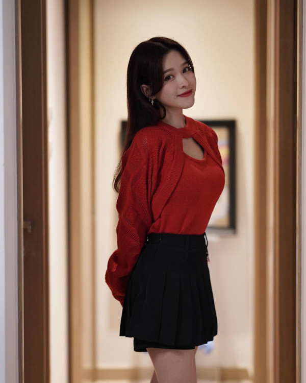 伍允龍女友李蔓瑩Renee情史被公開 曾戀同性髮型師4年疑捲出軌疑雲