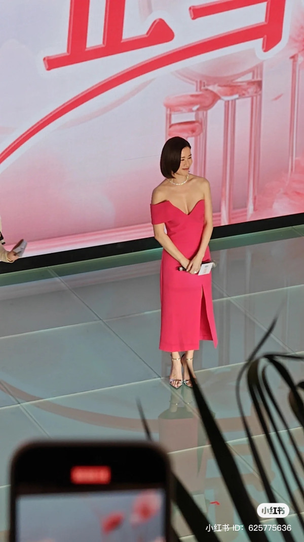 佘詩曼遊泰國罕曬比堅尼透視裝！49歲身材fit爆 網民激讚「世一美魔女」 