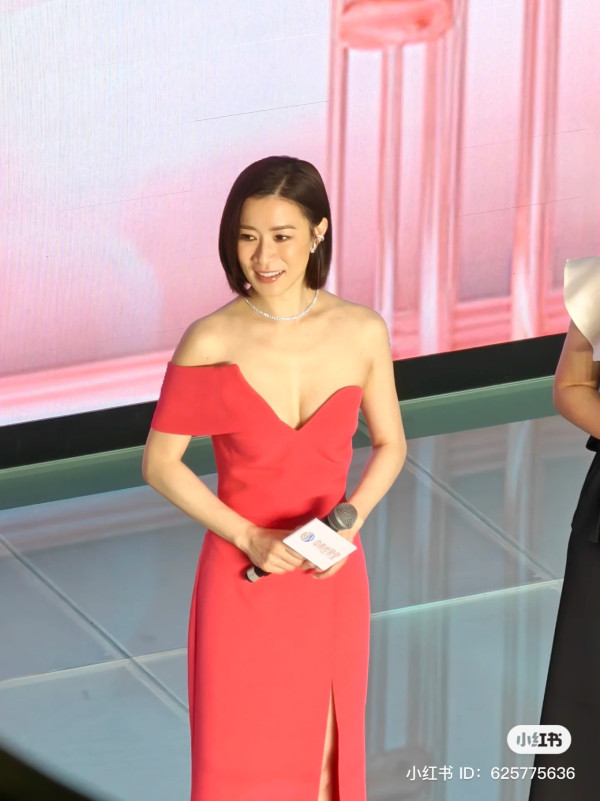 佘詩曼遊泰國罕曬比堅尼透視裝！49歲身材fit爆 網民激讚「世一美魔女」 