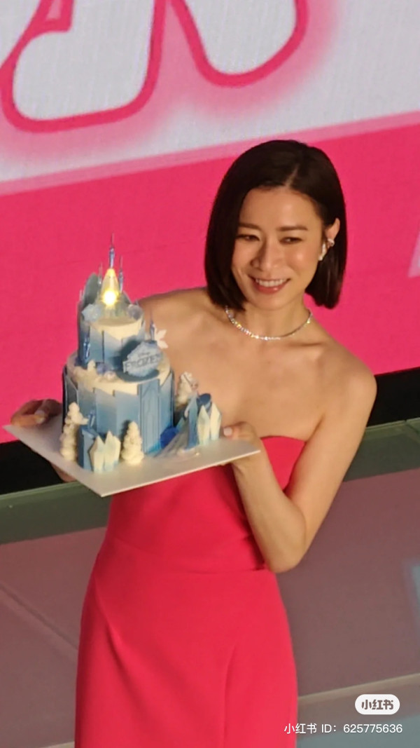 佘詩曼遊泰國罕曬比堅尼透視裝！49歲身材fit爆 網民激讚「世一美魔女」 