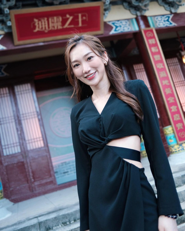 《東張》女主持遊新加坡曬Fit爆身材 自爆旅行後「生蛇」:又痕又痛