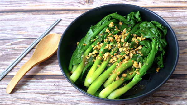 深綠色蔬菜的解毒能力好,可幫助肝臟修復。營養師建議可多吃如芥蘭、大白菜、甘藍等蔬菜。 深綠色蔬菜的解毒能力好,可幫助肝臟修復。營養師建議可多吃如芥蘭、大白菜、甘藍等蔬菜。