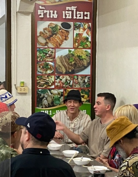 陳冠希驚喜現身周杰倫台北演唱會 一動作掀《頭文字D》集體回憶！ 