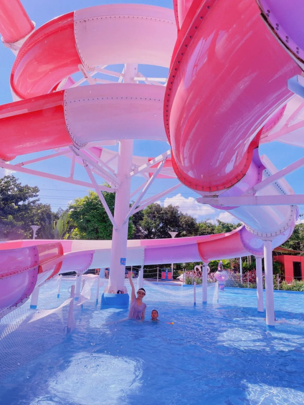 深圳夢幻粉紅水上樂園「星高度夢想水世界」 3萬平方米!打卡彩虹滑梯/人造衝浪/漂流玻璃橋