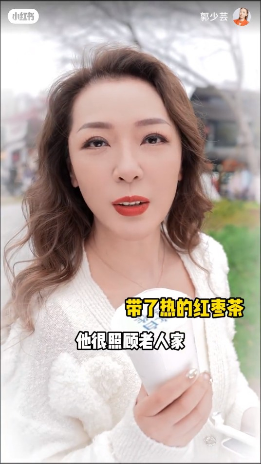 55歲前港姐單身多年驚揭與00後小鮮肉約會 攬腰兼咬耳仔甜到漏!