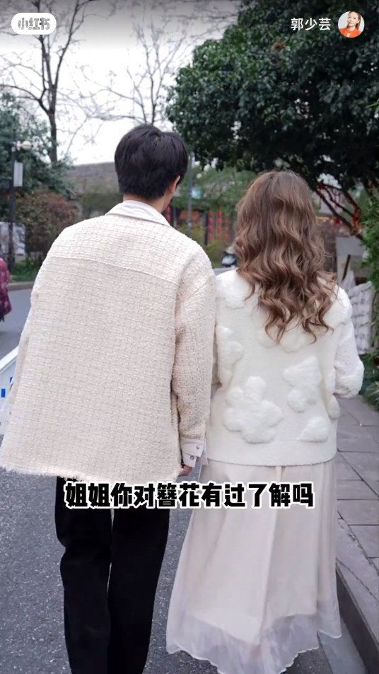 55歲前港姐單身多年驚揭與00後小鮮肉約會 攬腰兼咬耳仔甜到漏!