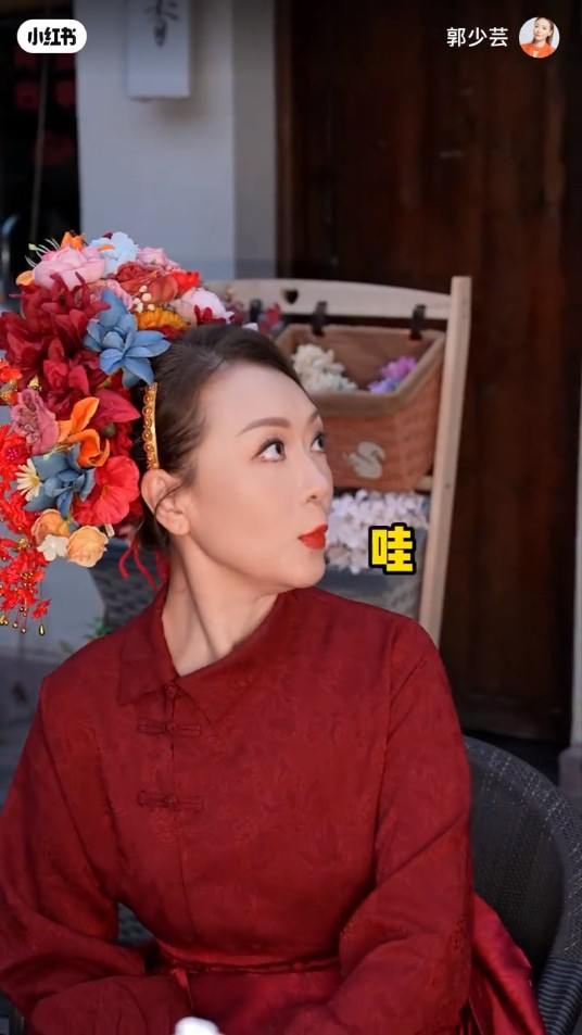 55歲前港姐單身多年驚揭與00後小鮮肉約會 攬腰兼咬耳仔甜到漏!