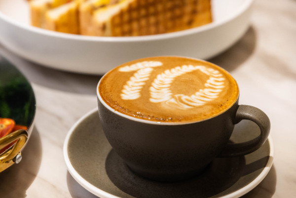 美式Cafe屯門店新張優惠！甜品買1送1／$10牛肉漢堡／香辣雞翼