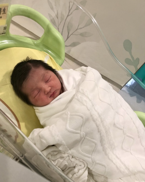 前TVB女藝人遊泰國曬零贅肉Fit爆身材 去年秘密產子後極速修身 囝囝超可愛 