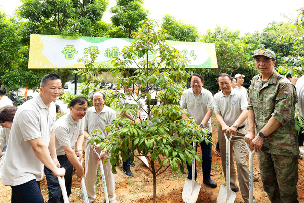 逾千人參與香港植樹日種6,000棵樹苗 記得睇埋「行山禮儀貼士」