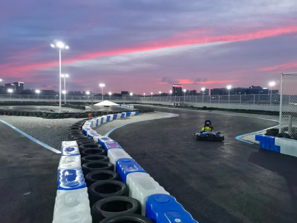 深圳最美天台卡丁車場ONE KART￥88起任玩！佔地1.3平方米/唯美日落靚景 