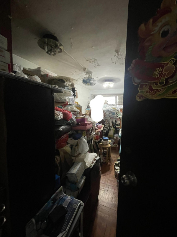 囤積症｜母愛囤積雜物塞滿600呎屋養蝨 港男嘆賣樓賣唔出：根本冇人想要【附醫生建議】